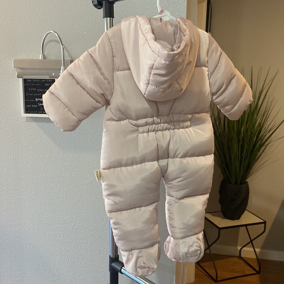 One piece snowsuit brand new size 6-9 months - Picture 2 of 3